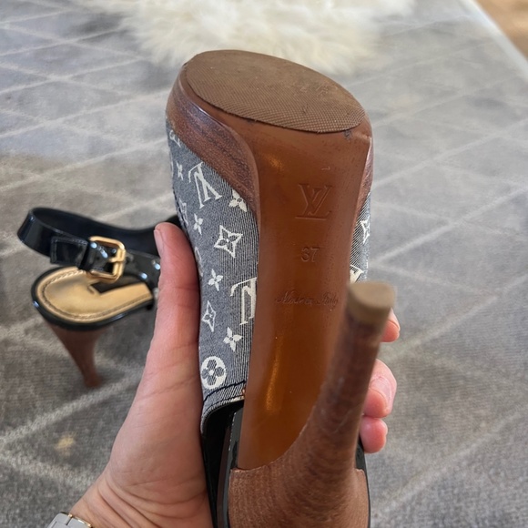 Louis Vuitton Peep Toe Sandals with Wooden Heel - Picture 6 of 9